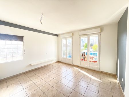 LOCATION - APPARTEMENT T2 68M² - CENTRE DE FEYZIN Feyzin (69320) Le bien en vidéo - Photo 3