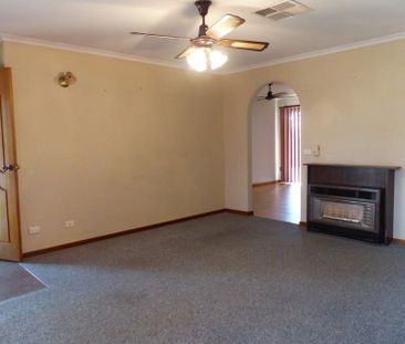 Spacious Family Living in a Quiet Neighbourhood - Photo 2