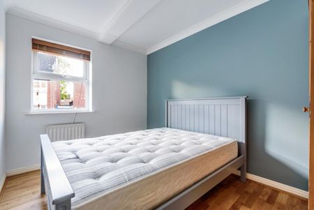 2 bedroom flat to rent - Photo 2