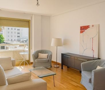 Apartamento amueblado, 3 dormitorios, balcón, zona Palacio de Congr... - Photo 5