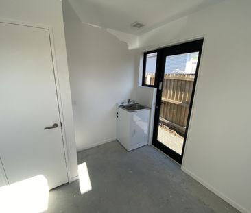 242 Edgeware Road, Edgeware - Photo 1