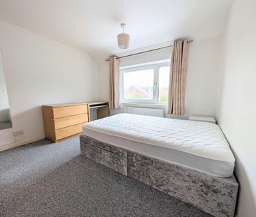 4 bedroom semi-detached house to rent - Photo 4