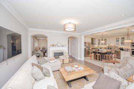 For Lease - 3357 Mintwood Circle, Oakville, Ontario - Photo 2