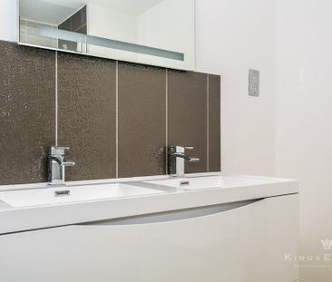 3 bedroom end of terrace house to rent - Photo 2