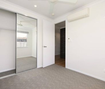 Modern Luxury - Ex Display Home - Full AC - Solar - Photo 6