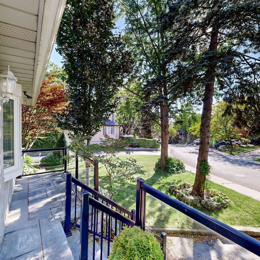 For Lease - 139 Scarboro Crescent, Toronto, Ontario - Photo 1