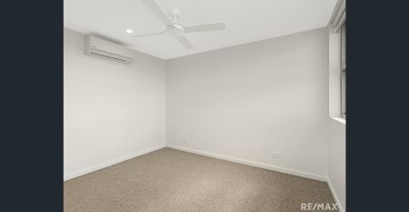 TOP-FLOOR PENTHOUSE IN PERFECT LOCATION! - Photo 3