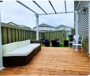 1 BEDROOM + DEN *PRIVATE YARD* | Edmonton - Photo 1