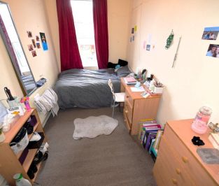 7 bedroom Flat in Woodsley Road, Leeds - Photo 5