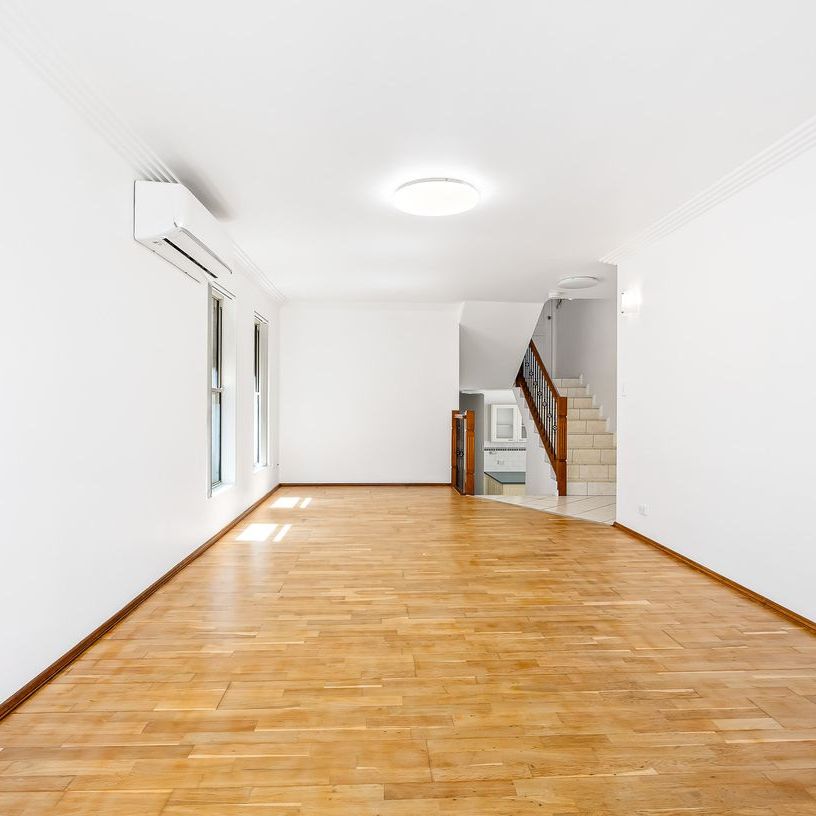 Stylish 3-Bedroom Townhouse in Bexley - Modern Comfort, Prime Location! - Photo 1