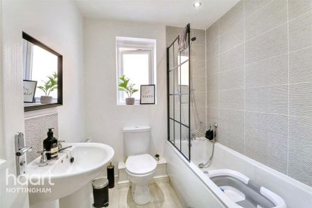 3 bedroom semi-detached house to rent - Photo 3