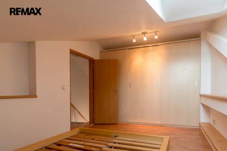 Pronájem nadstandardního mezonetového bytu 3+kk s balkonem a parkovacím stáním – Hradec Králové, Kuk - Фото 3