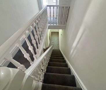 A three bedroom Mid Terraced House - Photo 4