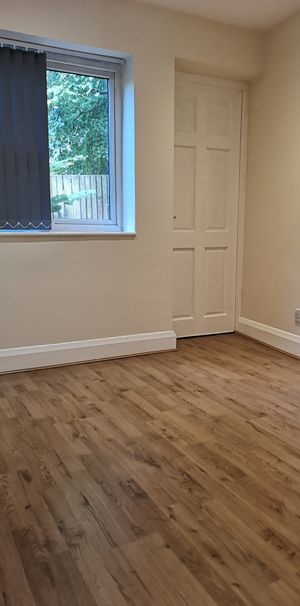 Two Bedroom Two Bathroom Two Bathroom Flat Neasden NW10 - Photo 1