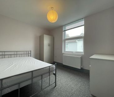 4 bedroom terraced house to rent - Photo 2