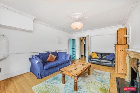 4 bedroom end of terrace house to rent - Photo 2