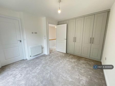 3 bedroom semi-detached house to rent - Photo 4
