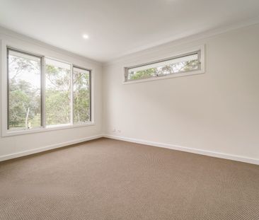 Stunning Four Bedroom Modern Home Backing onto Tranquil Silcock Res... - Photo 4