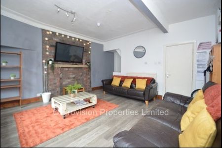 8 Bedroom Student Accommodation - Photo 3