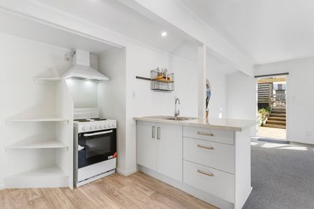 Cute and Central in Hillsborough. - Photo 3