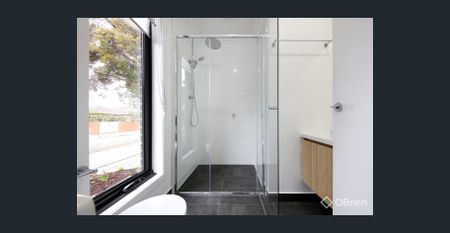 Modern 4-Bedroom Townhouse in Prime Clayton Location - Photo 3