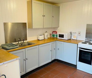 1 bedroom in a house share to rent - Photo 4