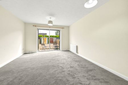 Langton Close, NG4 - Photo 4