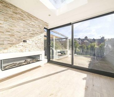 3 bedroom flat to rent - Photo 1