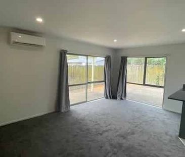 2 Bedroom Cozy Unit in Central Ranui - Photo 1