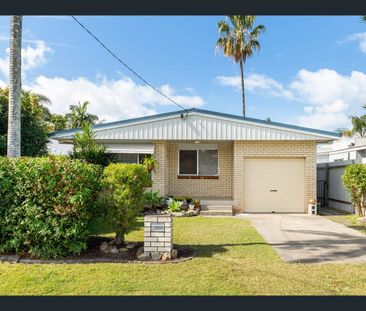 FOUR BEDROOM FAMILY HOME IN PRIME LOCATION - Photo 4