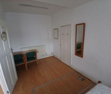 3 bedroom apartment to rent - Photo 4