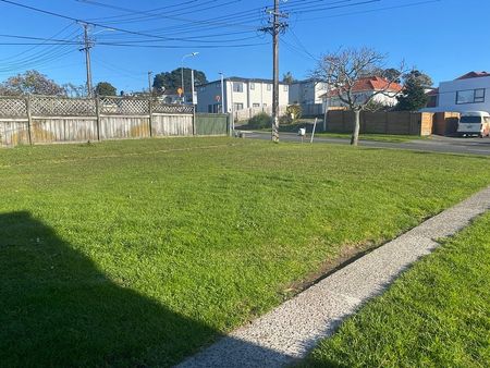 4-Bedroom Family Home in New Lynn - AVAILABLE NOW - Photo 5