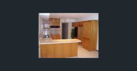 Beautiful Convenience 4 bed room house ! In the Heart of Castle Hill! Only 600 Meters to Showground Station! - Photo 3