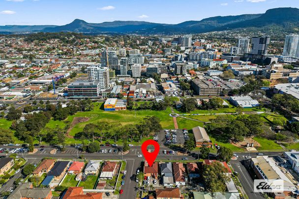 Central 4-Bedroom Home – Walk to Wollongong CBD - Photo 1