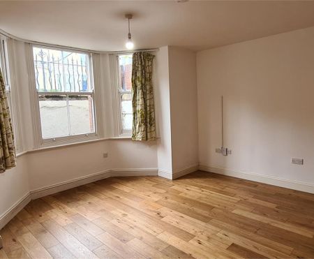 Flat 2, 24 Newmarket Road, Cambridge - Photo 2