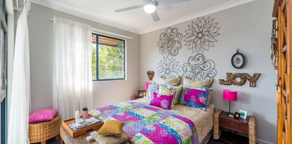 Light-Filled Coastal Unit Walk to Broadwater & Dining! - Photo 2