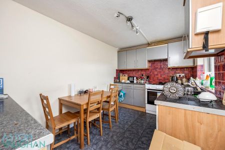 5 bedroom semi-detached house to rent - Photo 3