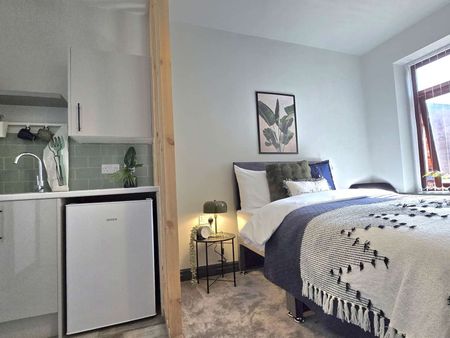 Welcome to the next level of co-living in this brand new house of 6 unique suites. ✨ Room 3 - Photo 5