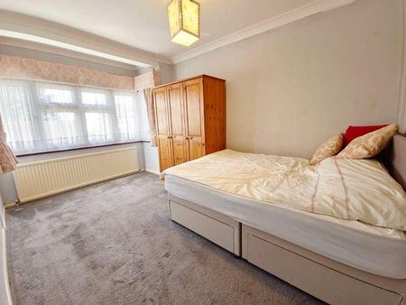 Fairview Avenue, Rainham, Essex, RM13 - Photo 4