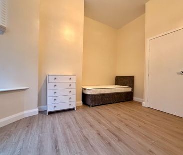 1, 64 University Street, Belfast, BT7 1HB - Photo 1