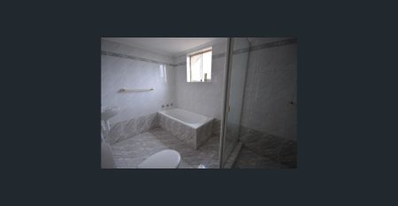 MASSIVE 2 BEDROOM APARTMENT IN FANTASTIC LOCATION!!! - Photo 5