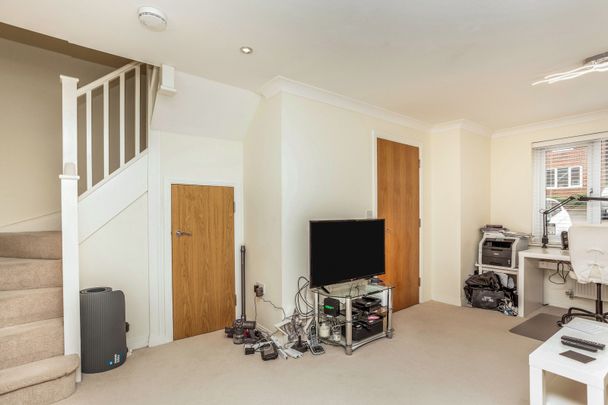 2 bedroom house to rent Dairy Court, Burgess Hill, West Sussex, RH15 - Photo 1