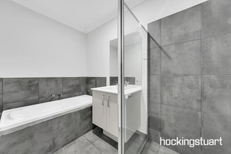 GREAT FAMILY HOME - Photo 4