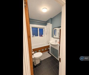 2 bedroom flat to rent - Photo 6