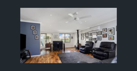 Well sized family home! - Photo 4