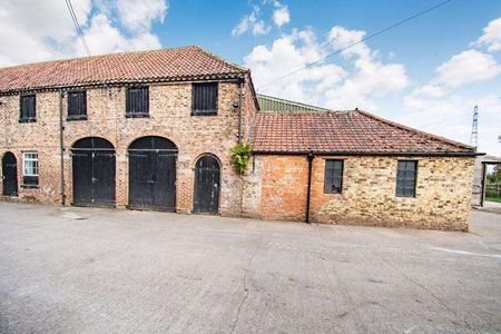 4 Bedroom Detached Farmhouse with outbuildings and stabling - Photo 2