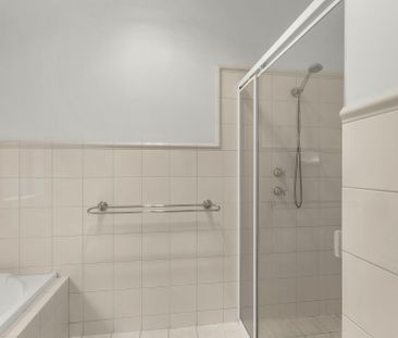 Immaculate Family Home with a Pool! - Photo 6