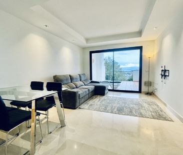 2 Bedroom Apartment For Rent in La Quinta, Málaga - Photo 2