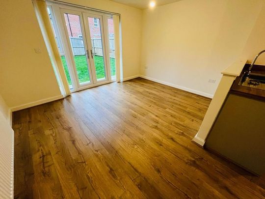 4 bedroom semi-detached house to rent - Photo 1