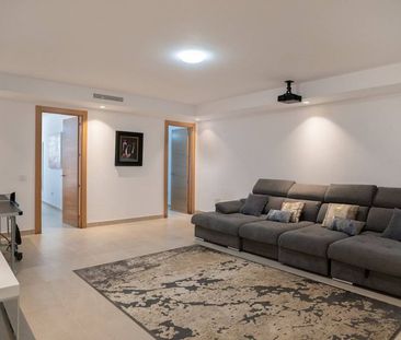 Luxury Villa for rent in Estepona, Andalusia - Photo 3